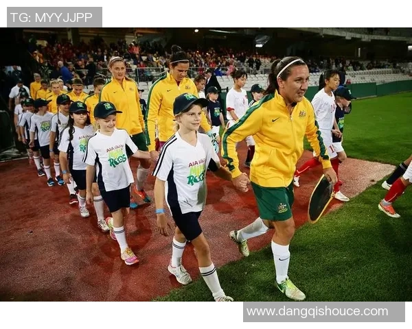 足球场上球星女友是谁揭秘 球员私生活背后的女人们精彩故事