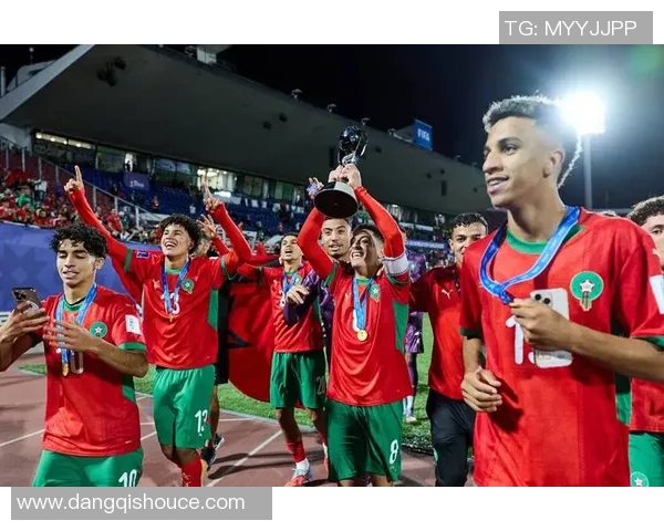 世界顶级男足球星的子女名字曝光 这些孩子们将继承父亲的足球传奇 世界顶级男足球星的子女名字曝光 这些孩子们将继承父亲的足球传奇