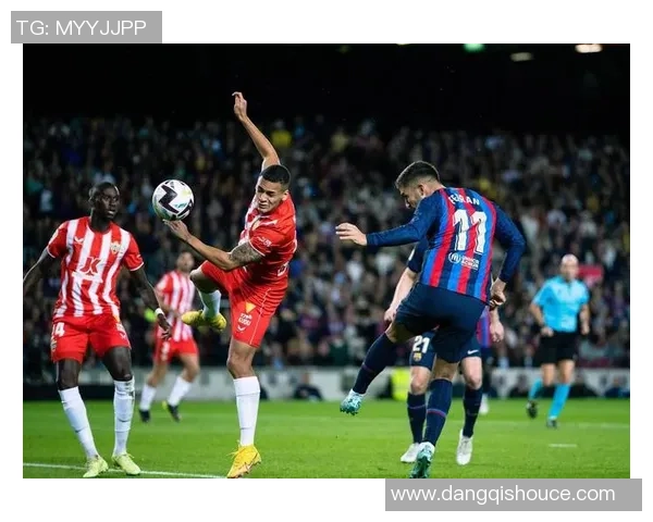 足球球星华丽过人技巧解析从经典瞬间看技术与智慧融合 足球球星华丽过人技巧解析从经典瞬间看技术与智慧融合